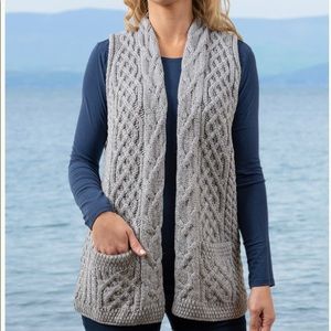 CARRAIG DONN Aran Woollen Mills Cable Aran Waistcoat (in Grey - Size - S)